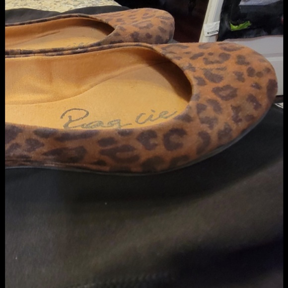 Leopard Print Flat Shoes - Picture 3 of 9